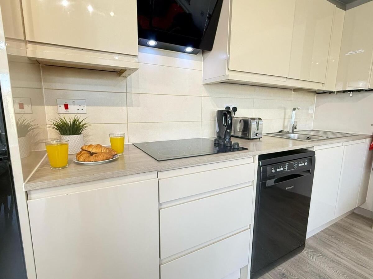 Horizon House, Stunning 2-Bedroom Flat 1, Parking, Netflix, Oxford Buitenkant foto