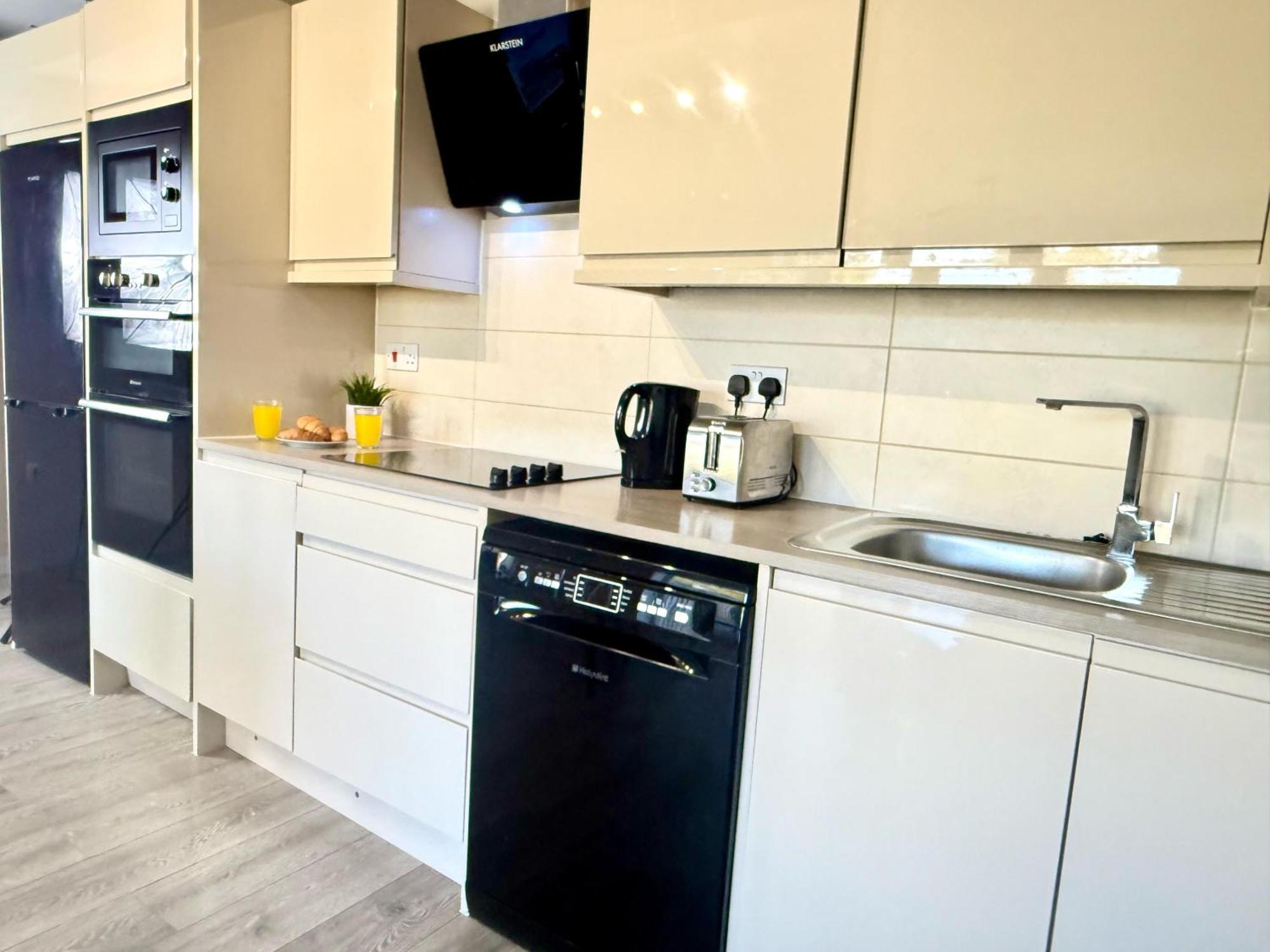 Horizon House, Stunning 2-Bedroom Flat 1, Parking, Netflix, Oxford Buitenkant foto