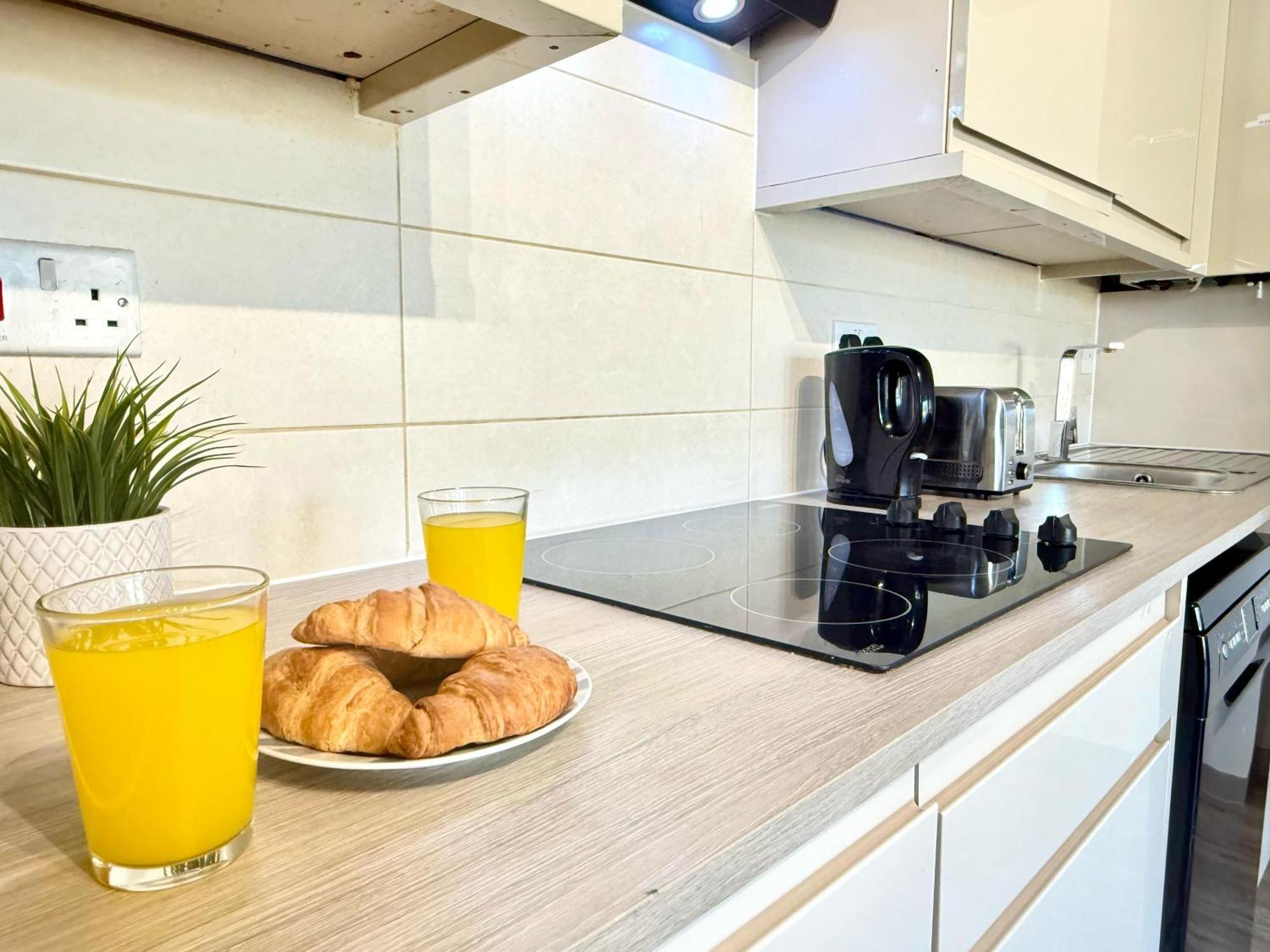 Horizon House, Stunning 2-Bedroom Flat 1, Parking, Netflix, Oxford Buitenkant foto
